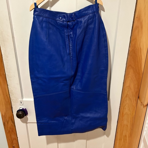 Dresses & Skirts - Vintage blue high waisted leather skirt